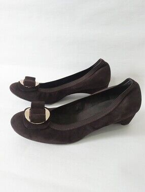 Stuart Weitzman Beaudelair Retro Suede Wedge Pump Size 8 Bow Low Heel Slip-on